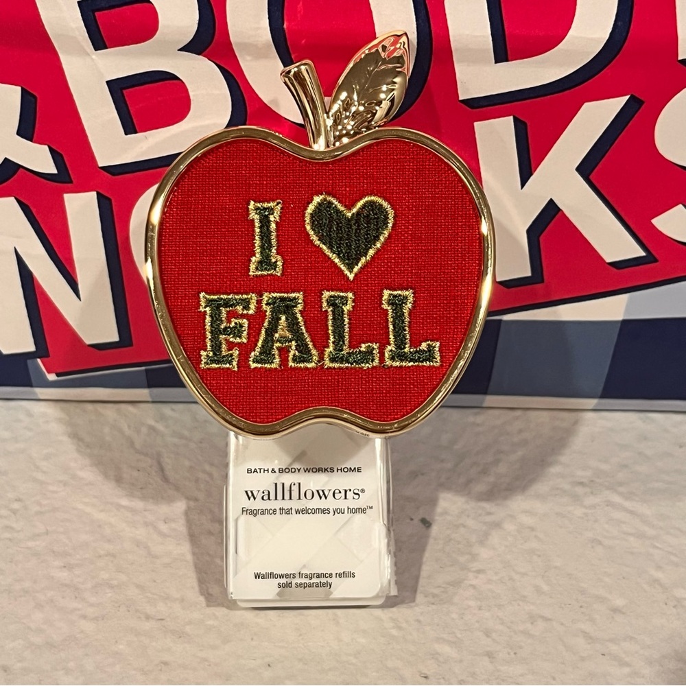 NEW I LOVE FALL RED APPLE WALLFLOWER FRAGRANCE PLUG IN HOLDER. BATH & BODY WORKS